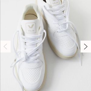 Veja V-10 Sneakers